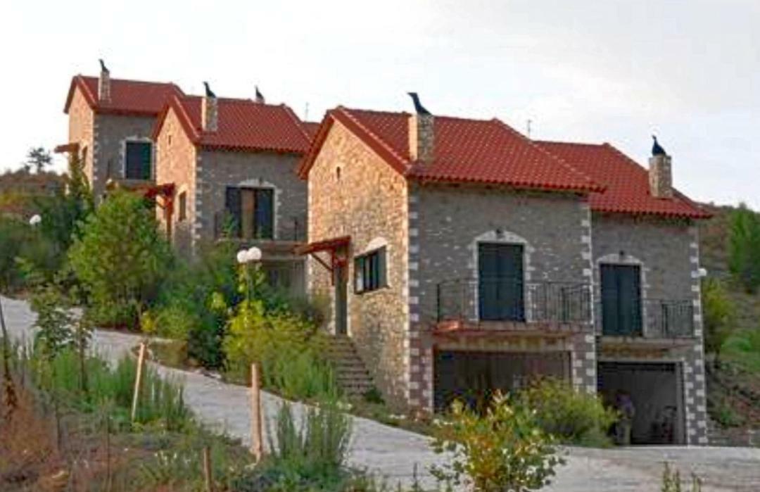 All Seasons Πέτρινες Παραδοσιακές Κατοικίες Kalávryta Eksteriør bilde